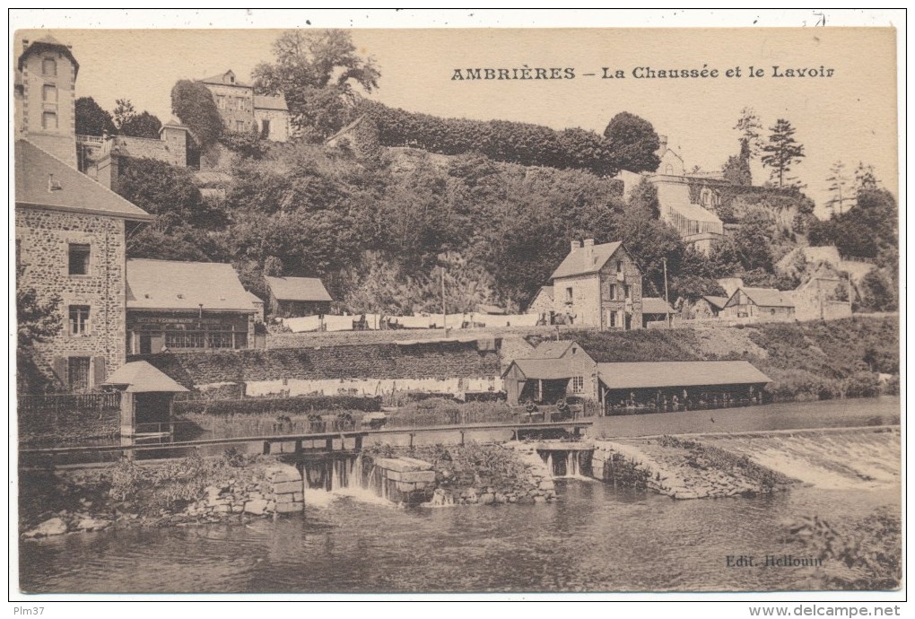 AMBRIERES -  La Chaussée Et Le Lavoir - Ambrieres Les Vallees