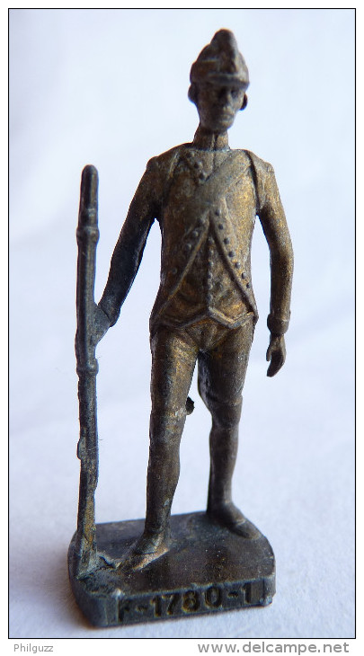 FIGURINE KINDER  METAL SOLDATS FRANCAIS 1 1780 FUSILLIER 80's Laiton - KRIEGER FRANKREICH FÜSILIER - Figurillas En Metal