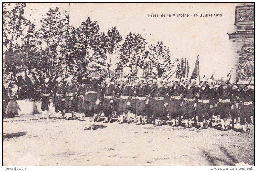 CPA Du 14 Juillet 1919 @ Les Américains Défilent Devant L'Arc De Triomphe Aux Champs Elysées - Fêtes De La Victoire - Guerre 1914-18