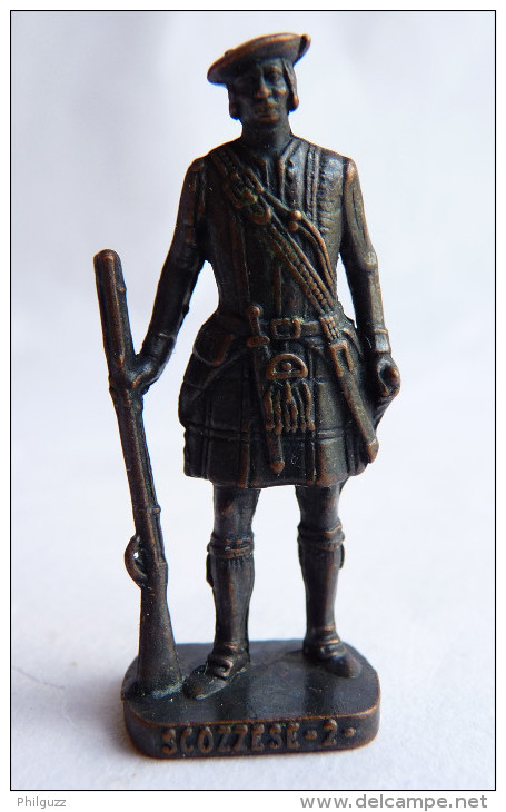 FIGURINE KINDER  METAL SOLDAT ECOSSAIS 1743  2 RP FUSILLIER 80's Bruni - KRIEGER SCHOTTEN Dudelsackpfeifer - Metalen Beeldjes