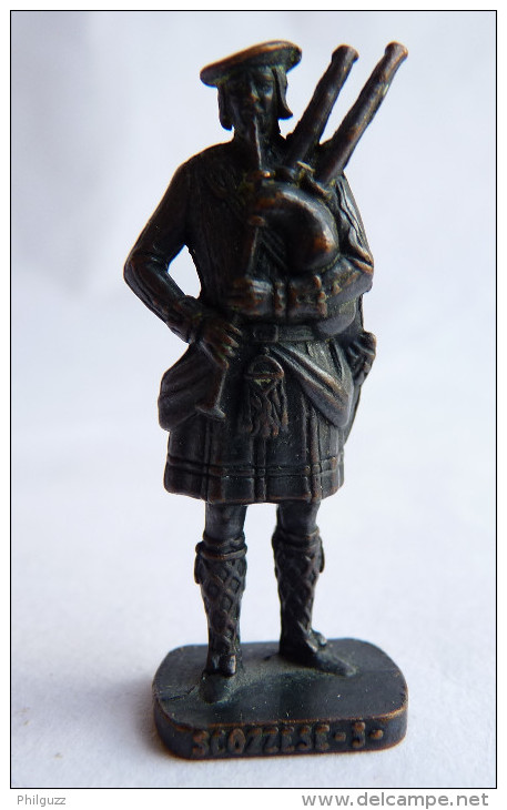 FIGURINE KINDER  METAL SOLDAT ECOSSAIS 1743  3 RP JOUEUR DE CORNEMUSE 80's Bruni - KRIEGER SCHOTTEN Dudelsackpfeifer (1) - Metalen Beeldjes