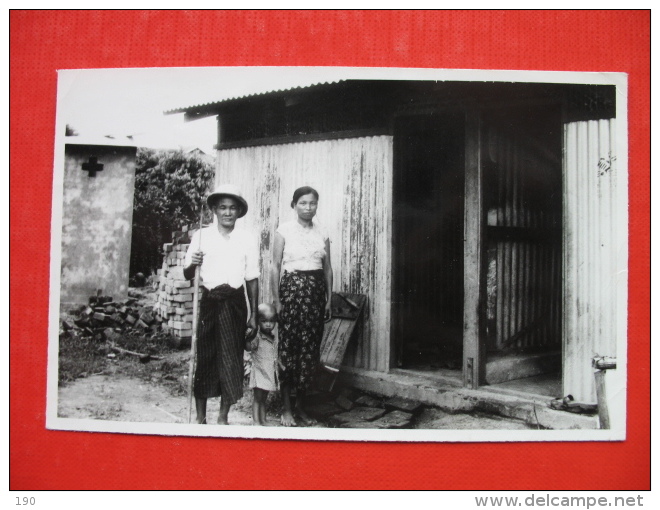 Rangun,DARWAN-NIGHT GUARD WITH BAMBOO LANCE WIFE AND SON - Myanmar (Burma)