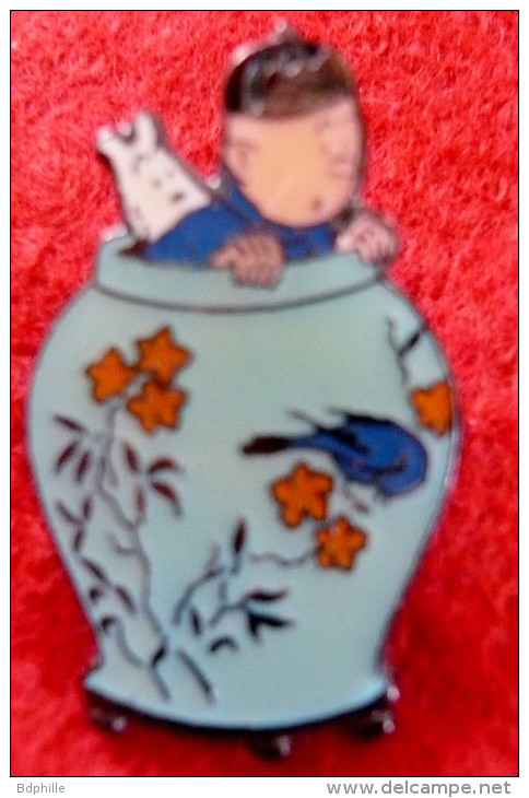 TINTIN Pin's  Corner N° 60  Lotus Bleu - Pin's