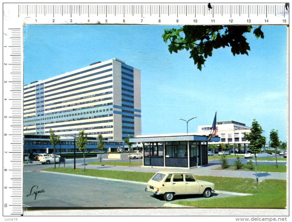 CRETEIL - L´Hôpital Henri MONDOR - Véhicule  Ancien  : - Creteil