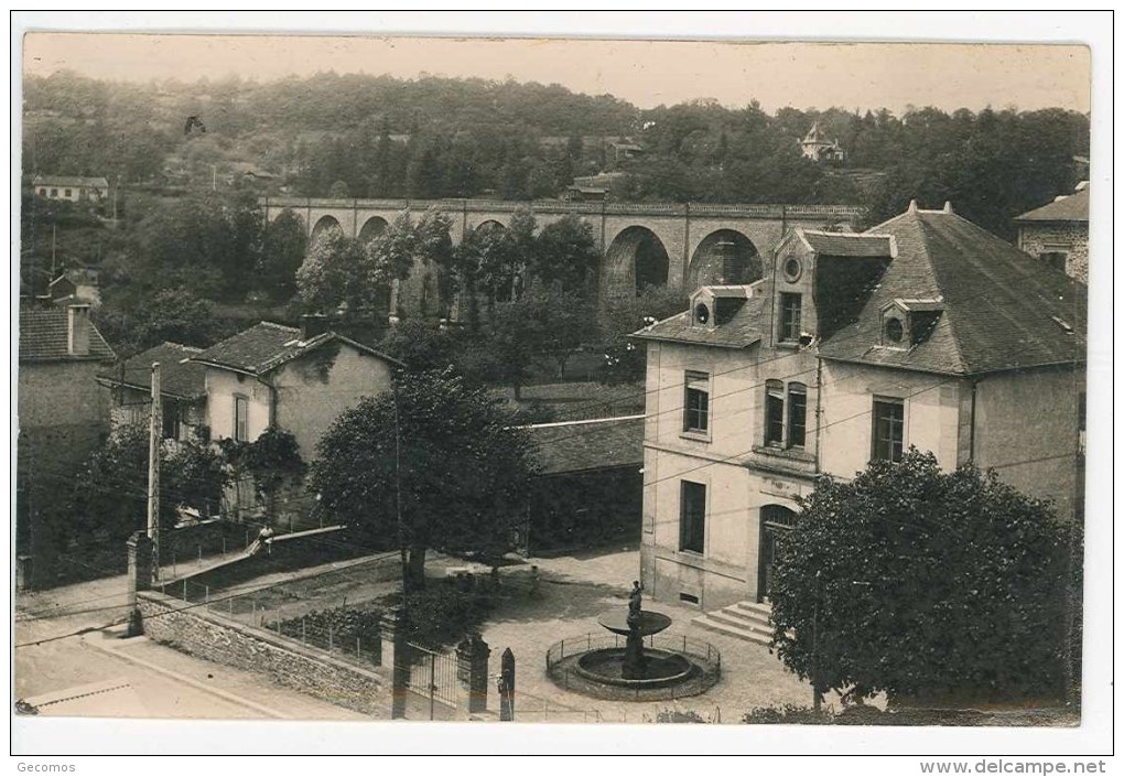 CPA 69 - SAINT PRIEST - Carte Photo - La Mairie Et Le Viaduc - Saint Priest