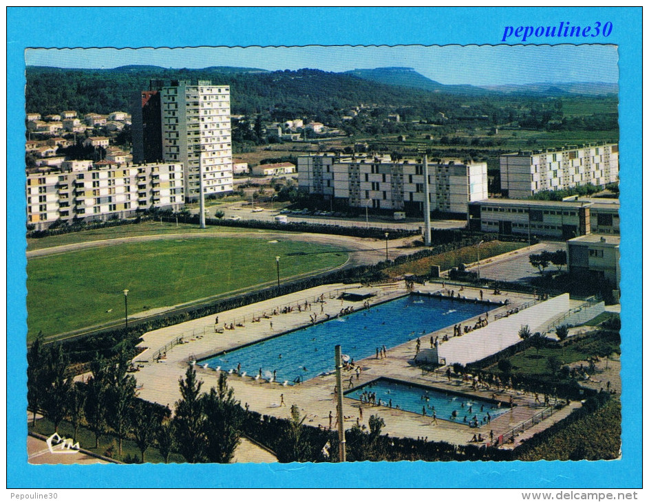 BAGNOLS-sur-CEZE (Gard) VUE GÉNÉRALE DE LA PISCINE. - Bagnols-sur-Cèze