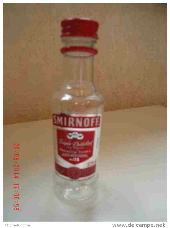 Alcool Mignonnette Vide SMIRNOFF Triple Distilled Vodka Plastic Bottle Bouteille Plastique 5 Cl - Mignonnettes