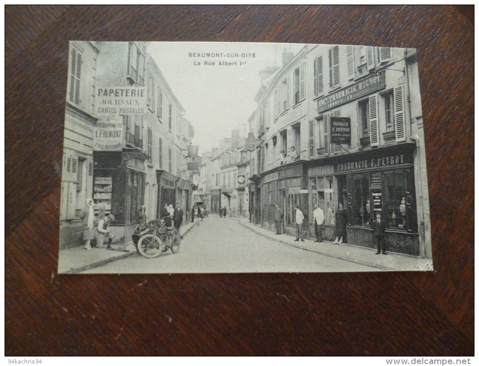 CPA  Beaumont Sur Oise. La Rue Albert 1er. Pharmacie Peyrot, Papeterie, Librairie Et Side Car - Beaumont Sur Oise