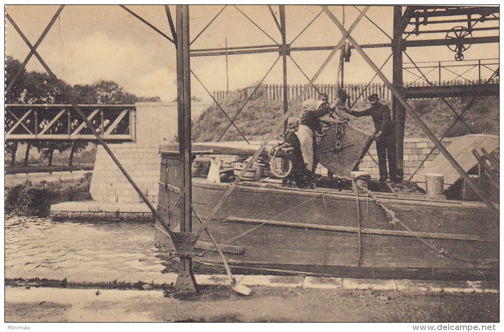 Le Charbonnage -  Déversement D'une Berline Dans Un Bateau - Mines