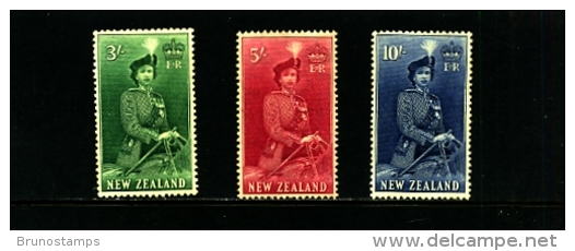 NEW ZEALAND - 1953  DEFINITIVE QUEEN ELISABETH  3s + 5s + 10s  MINT - Unused Stamps