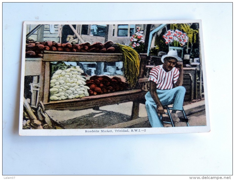 Carte Postale Ancienne : TRINIDAD , B.W.I. , Roadside Market , Seller With Flowers And Vegetables - Trinidad