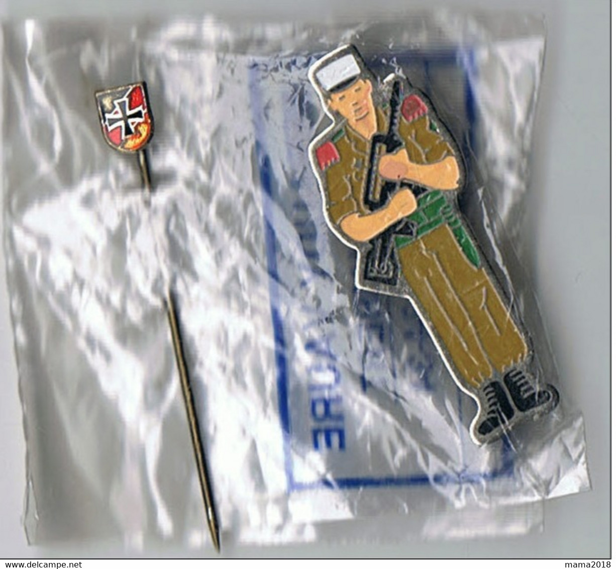 2   Pin's  Légion   Avec  Une épingle Militaire   Segalen Collection - Militaria