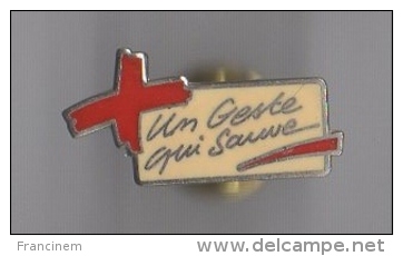 Pin's La Croix Rouge - Un Geste Qui Sauve (Signé Sofrec Paris) - Arthus Bertrand