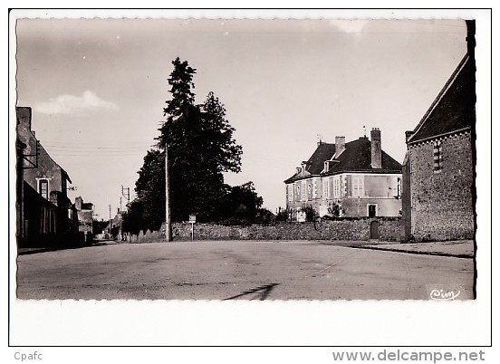 Carte 1950 BRULON / LA PLACE GAUTHIER CHEVREUIL ET LE PRESBYTERE - Brulon