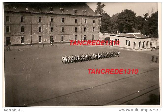 WW2 PHOTO ORIGINALE Soldats Allemands Dans Caserne à DOUAI NORD 59 Près Lille Flandres - 1939-45