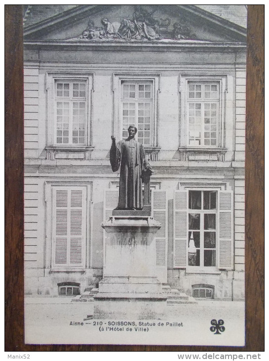 02 - SOISSONS - Statue De Paillet ( à L' Hôtel De Ville). Rare - Soissons