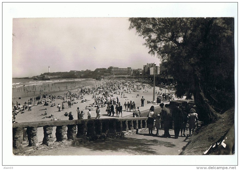 CPSM - 64 - BIARRITZ - La Grande Plage Et Le Phare - Jové 719 Bis - Biarritz