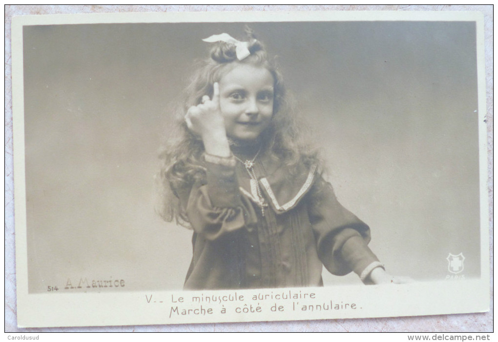 CPA  PHOTO Veritable MAURICE 514 Serie Les Doigts Auriculaire N° 5 Enfant Fillette Croix Voyagé 1908 Montmedy OR - Verzamelingen & Reeksen