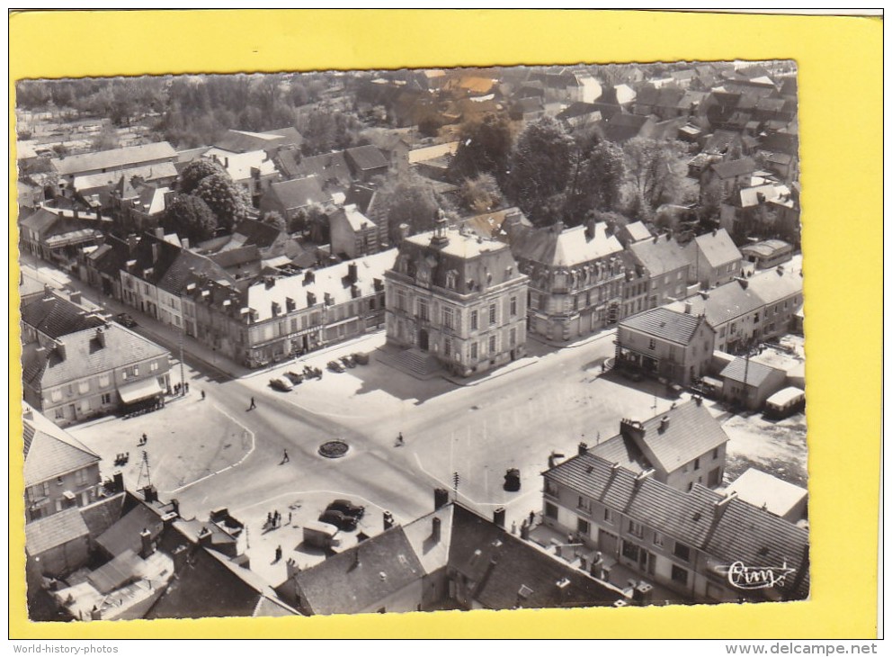 CPSM  - FERE CHAMPENOISE - La Place Clémenceau  - Combier 223-05 A - Pargny Sur Saulx