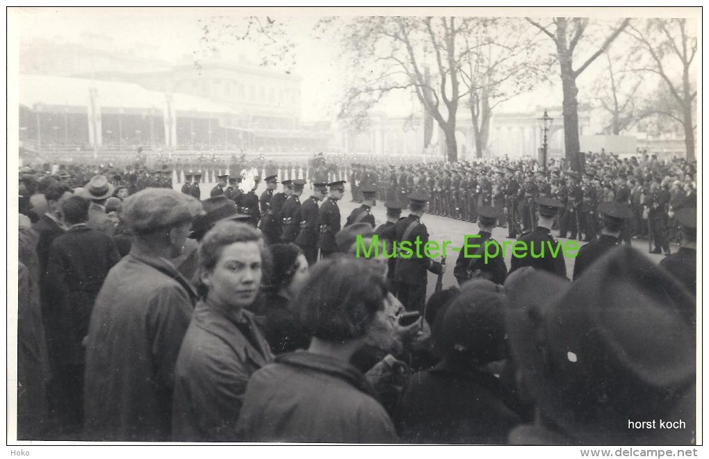 Coronation Queen Elizabeth 2 - 1953  ORIGINAL PHOTO - Célébrités