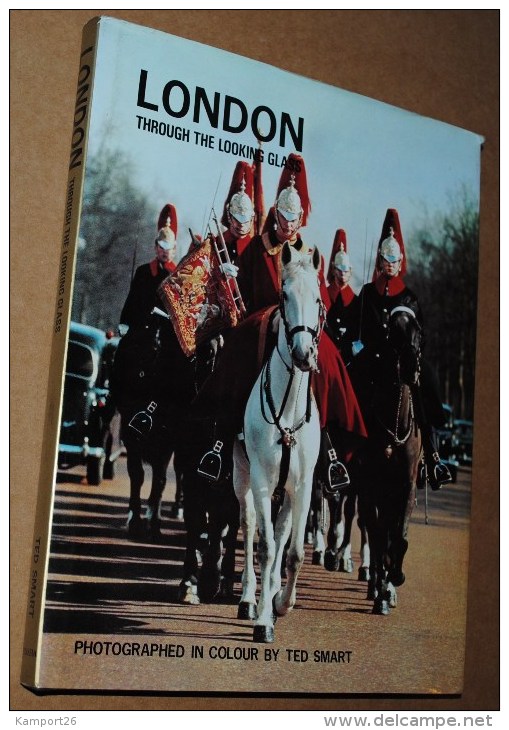 1973 LONDON Through The Looking Glass PHOTO BOOK Londres - Europe