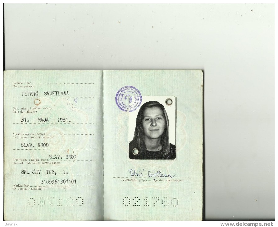 P71  --  SFR YUGOSLAVIA  ---  PASSPORT  --   LADY PHOTO  --   1986   --  VISA  FRANCE - Historische Dokumente