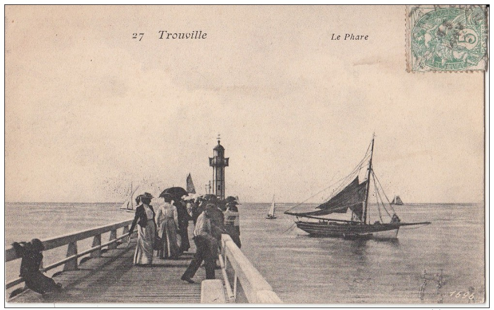 CPA-Trouville: Le Phare. ( 3779) Animation: Piétons Voiliers. - Trouville