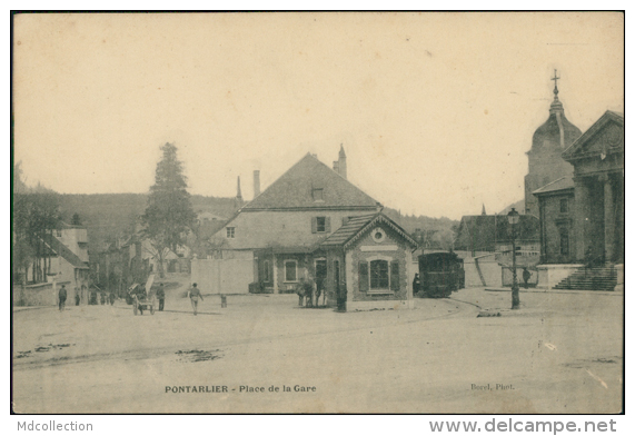 25 PONTARLIER / La Place De La Gare / - Pontarlier