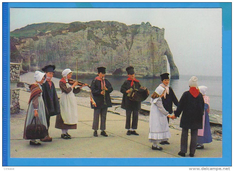 POSTCARD FRANCE NORMANDIE FOLKLORE  ORCHESTRA  ,,LA VILLOTTE'' VIOLIN ACORDEON UNUSED - Musica E Musicisti