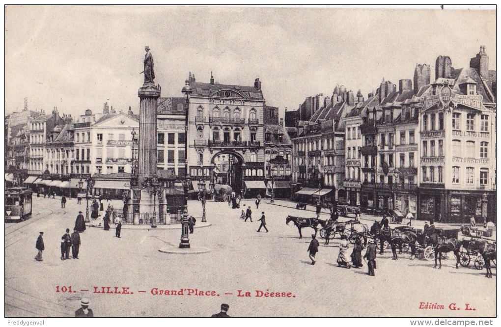 LILLE GRAND PLACE LA DEESSE - Lille