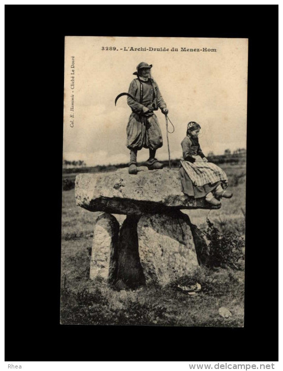 29 - LE MENEZ-HOM - Commune De Plomodiern - Druide - Menhir - Plomodiern