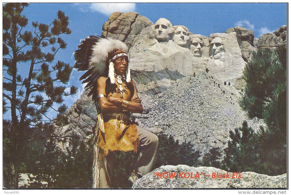 Cp AMERIQUE USA Etat Unis  Mount Rushmore And Black Elk A Sioux Warrior Heads Of Four Presidents / Colorisée Indien Siou - Mount Rushmore