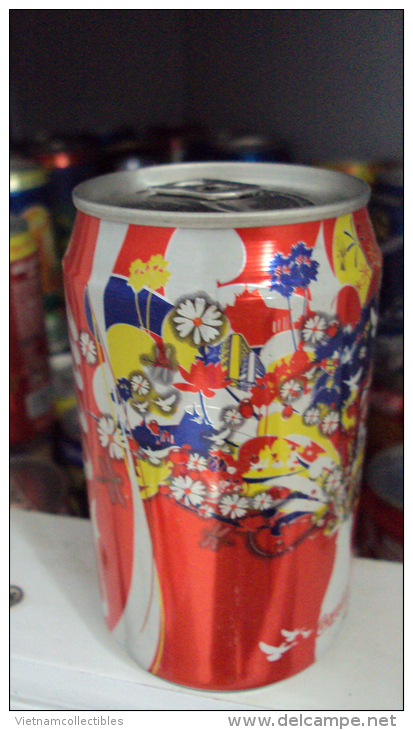 Cambodia Cambodge Coke Coca Cola Empty Can New Year Design - Opened At Bottom - Scatole E Lattine In Metallo