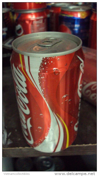 Vietnam Viet Nam Coca Cola Coke Empty Can New Year 2007 - Opened At Bottom - Blikken