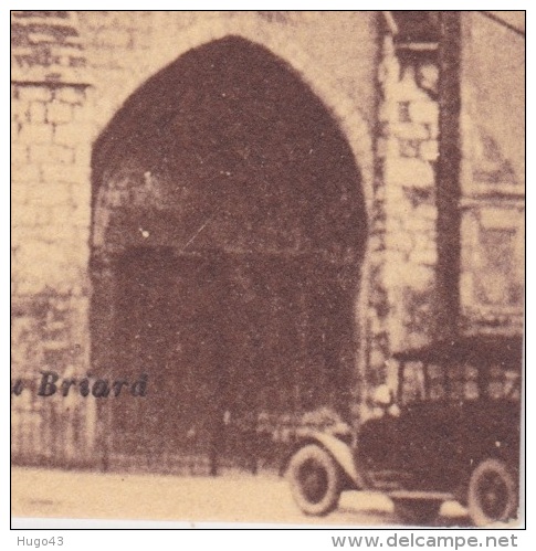 PROVINS - EGLISE SAINT AYOUL AVEC VIEILLES VOITURES ET PUBLICITE BON MARCHE - Provins