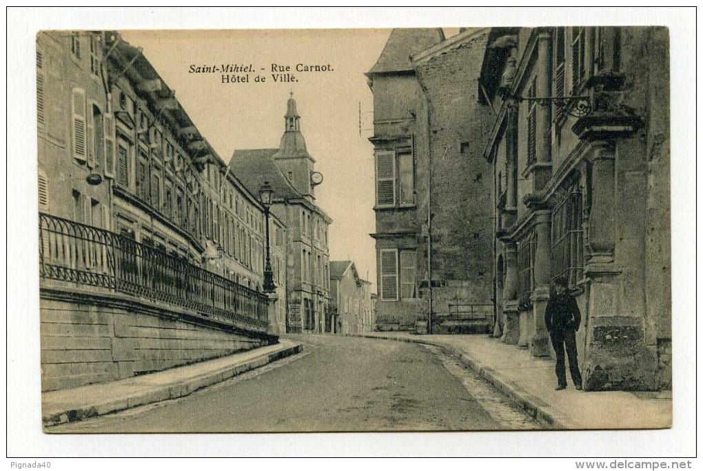 CP , 55 , SAINT-MIHIEL , Rue Carnot Et Hôtel De Ville - Saint Mihiel