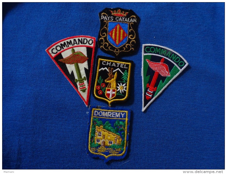 Lot D´ecussons Tissu.-arrens-angoumois- St Malo-roma-chateau De La Loire-commando-domremy-chatel-pays Catalan - Patches