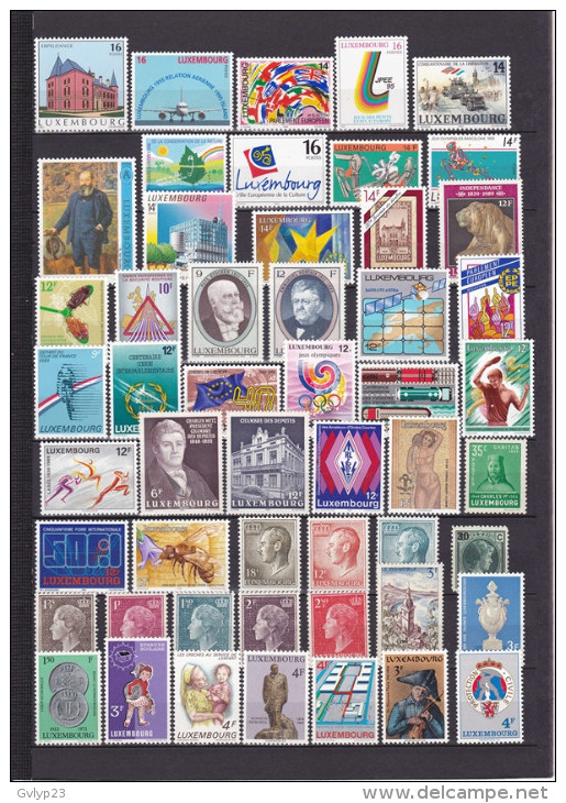 UN LOT DE 73 TIMBRES NEUFS SANS CHARNIèRE - Collections