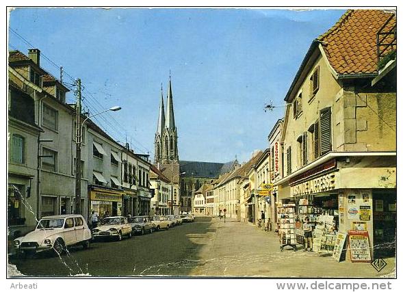 57 SARRALBE ++ Rue Clémenceau Et La Cathédrale ++ - Sarralbe