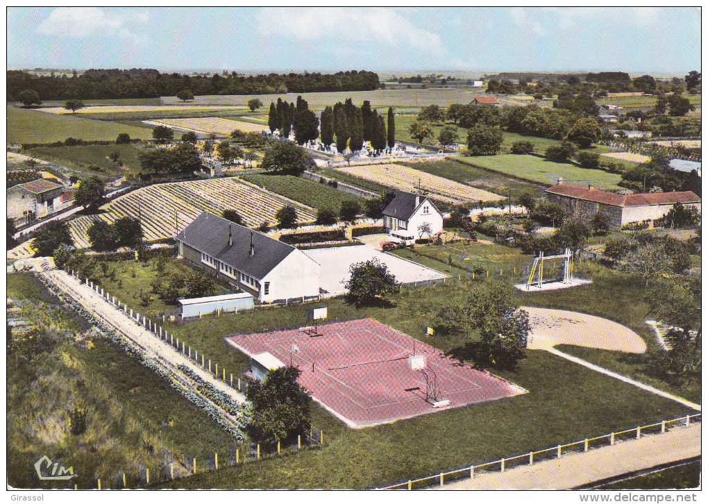 CPSM MONTS SUR GUESNES VIENNE LE TERRAIN DE JEUX ET LE GROUPE SCOLAIRE ECOLE VUE AERIENNE  CIM - Monts Sur Guesnes