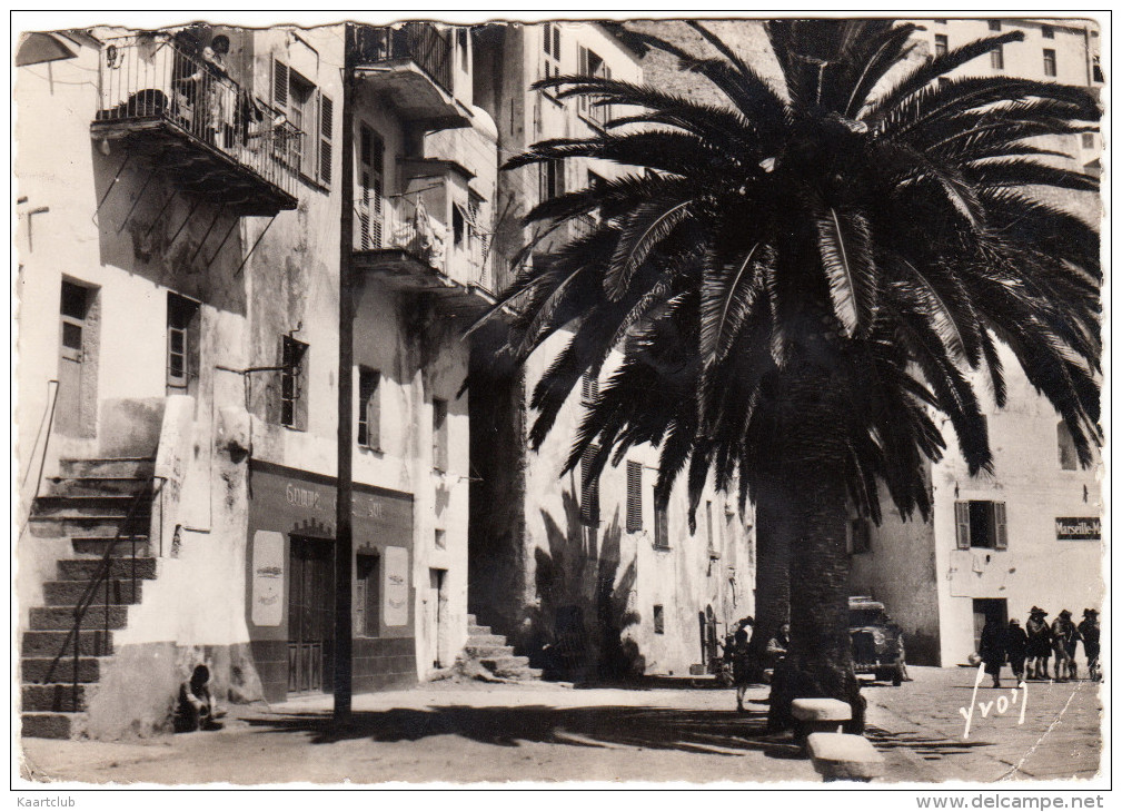 Calvi: OLDTIMER VOITURE, SCOUTS - Vieilles Maisons Sur Le Quai (1951) - Corse - France - Passenger Cars