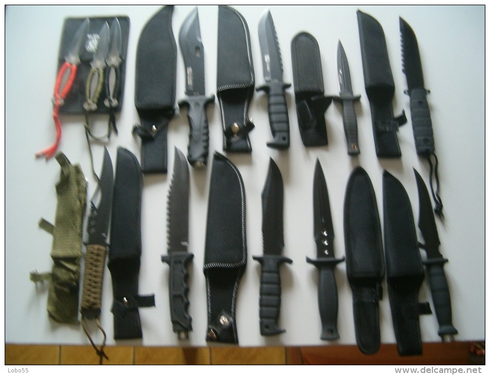 Lot De Douze Couteaux - Knives/Swords