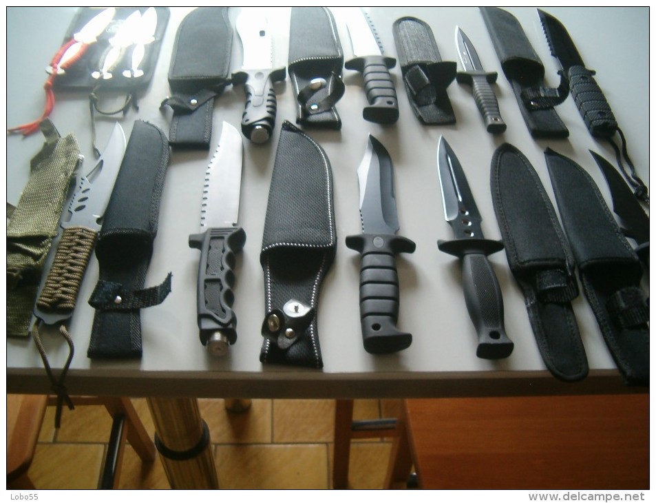 Lot De Douze Couteaux - Knives/Swords