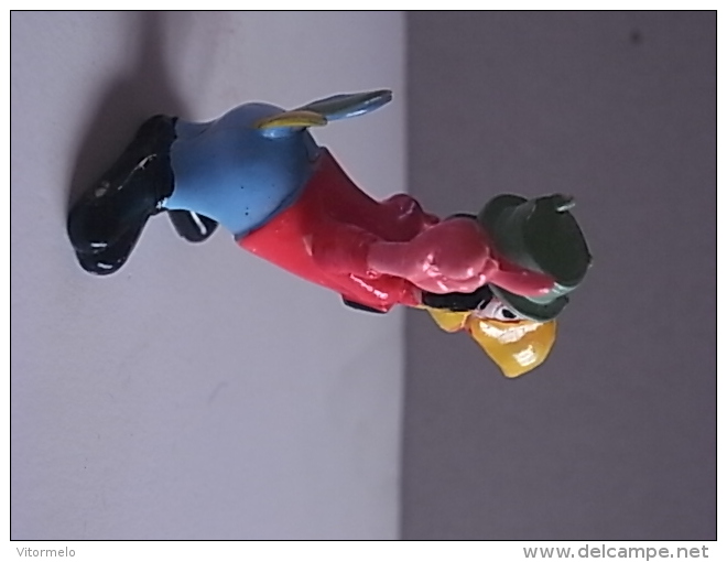 1 Figurine - Parrot With Umbrella - Birds