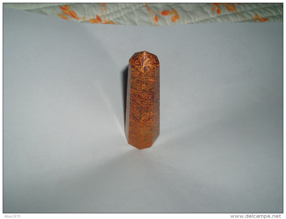 JOLIE PETITE POINTE MINERAUX TAILLE A IDENTIFIER PROVENANCE D´INDE / 78MM DE HAUT DIAMETRE 22MM / POIDS 51GR. - Mineralien