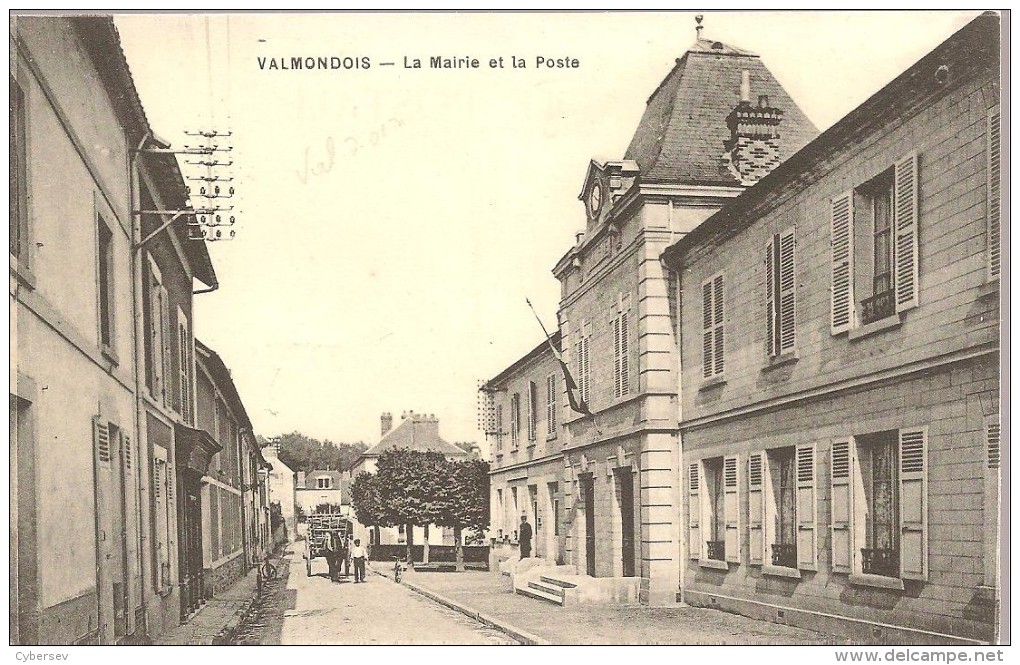 VALMONDOIS - La Mairie Et La Poste - Attelage - Valmondois