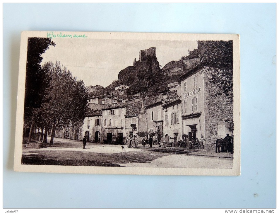 Carte Postale Ancienne : ROCHEMAURE : Place Centrale , Café Du Rhône , Animé - Rochemaure