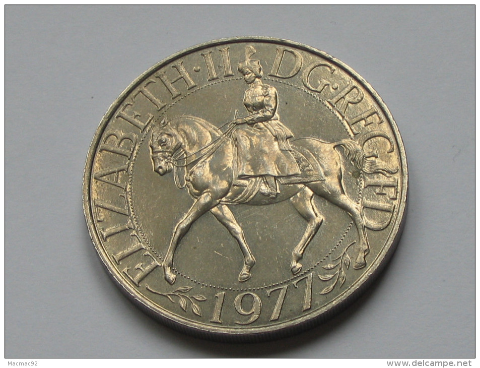 Médaille Elizabeth II DG Reg  - 1977 -  **** EN ACHAT IMMEDIAT **** - Royal/Of Nobility