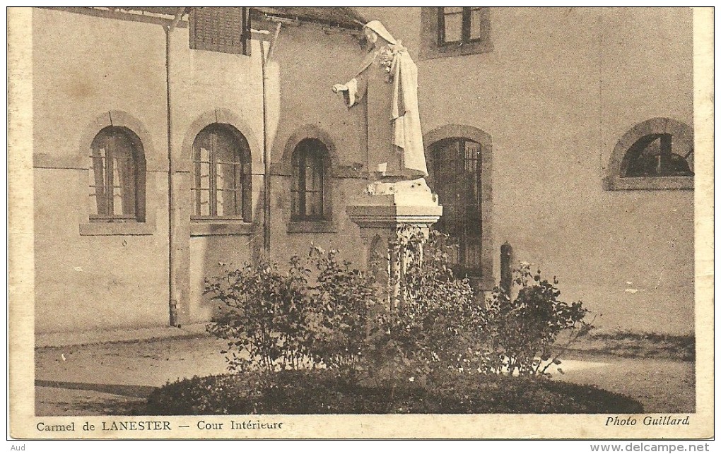 LANESTER, Cour Intérieure Du Carmel - Lanester