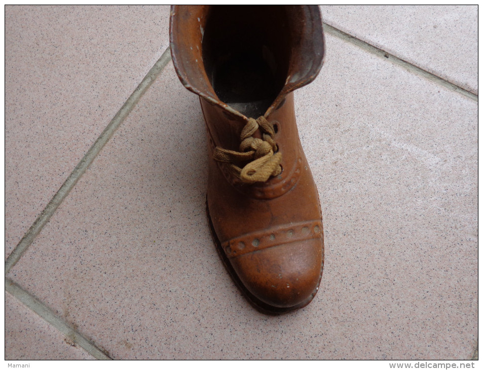 2  Chaussures Differentes Atypique+ Botte,  Western Boots -decor De Vitrine De Cordonnier - Art Populaire